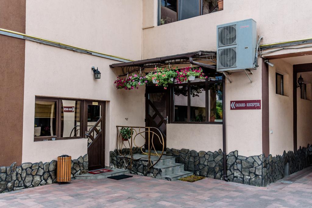 Pensiunea Paradis Ramnicu Valcea Exterior photo